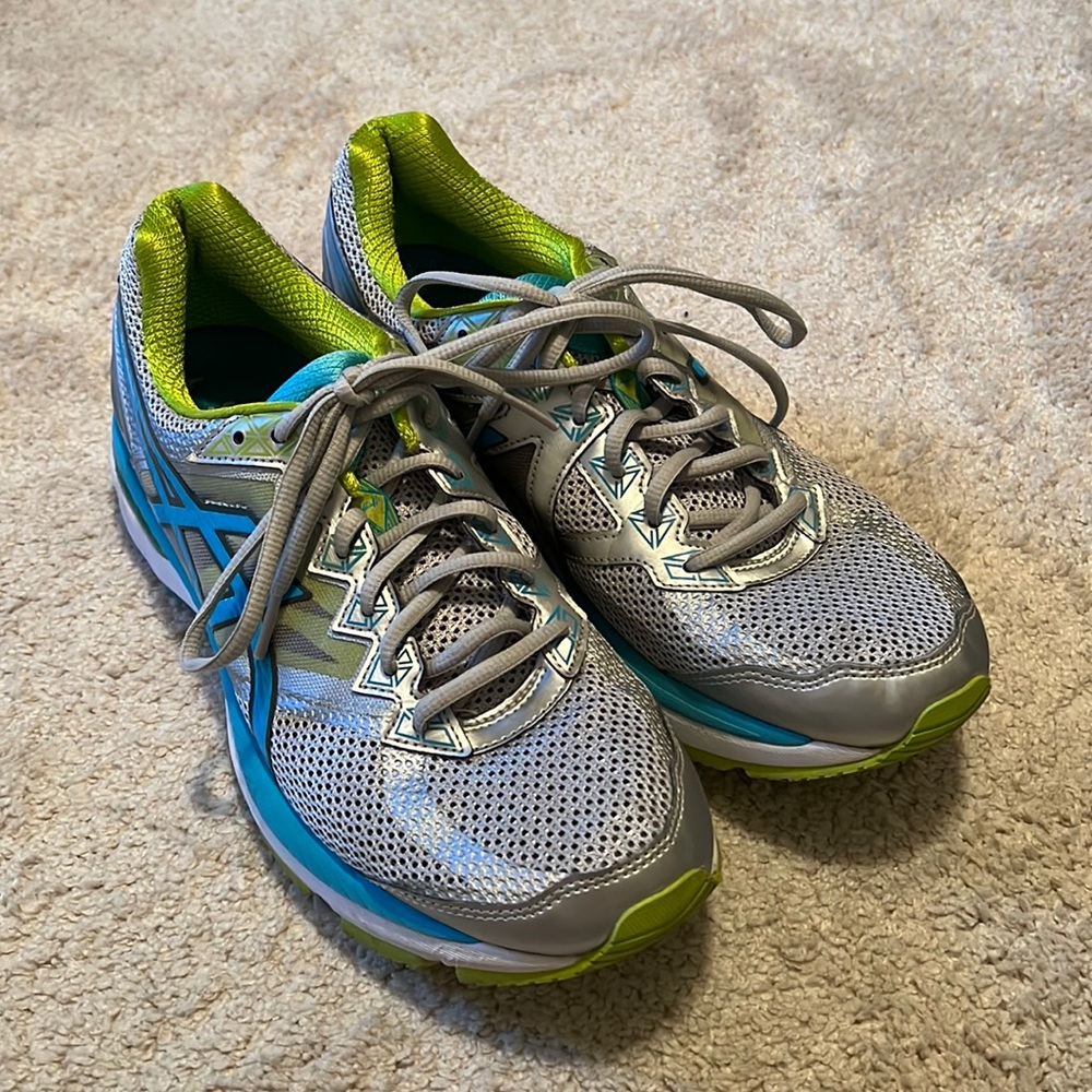 Asics GT 2000 running shoes